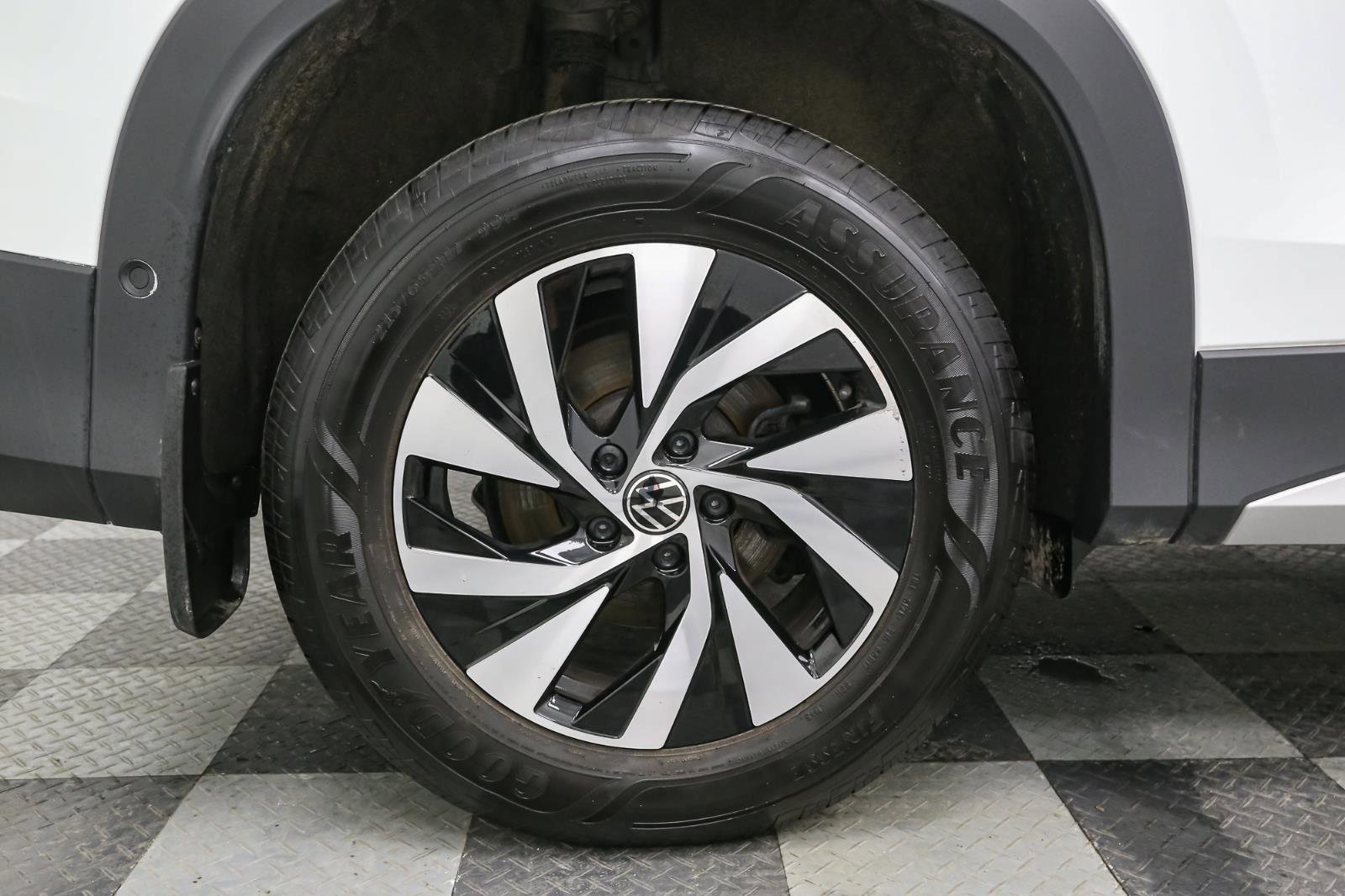 Used 2025 Volkswagen Tiguan S image 17