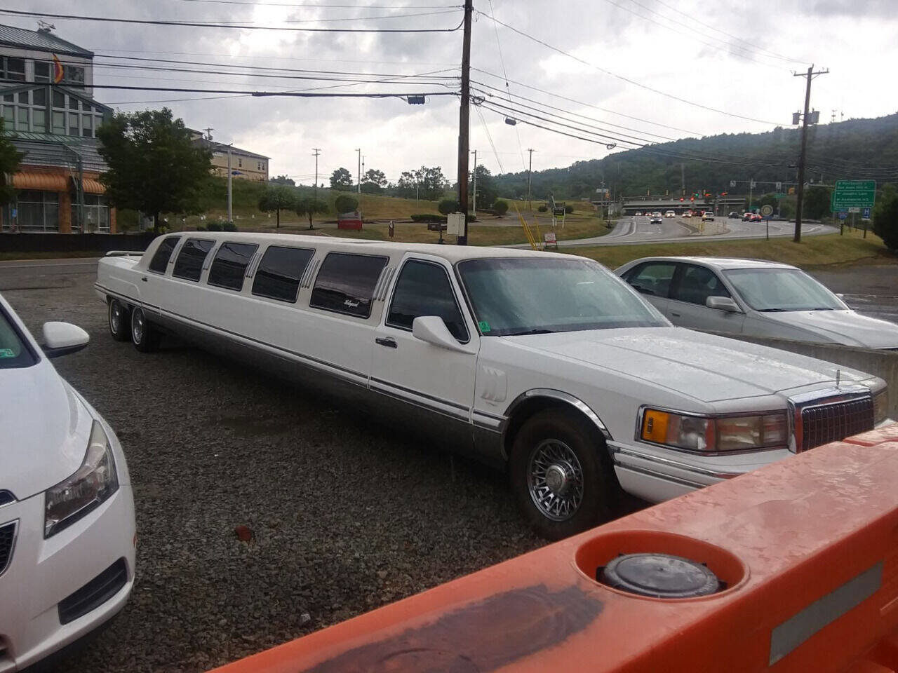 Used 1993 Lincoln Town Car Executive image 3