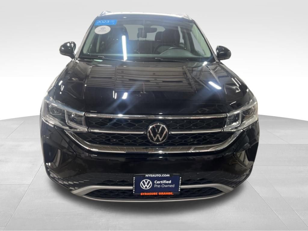 Used 2023 Volkswagen Taos SEL AWD/4WD image 2