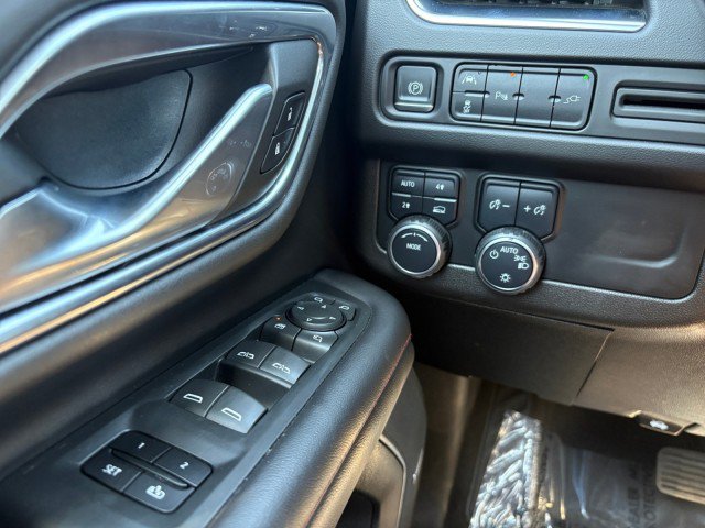 Used 2021 Chevrolet Suburban RST w/ Luxury Package AWD/4WD image 16