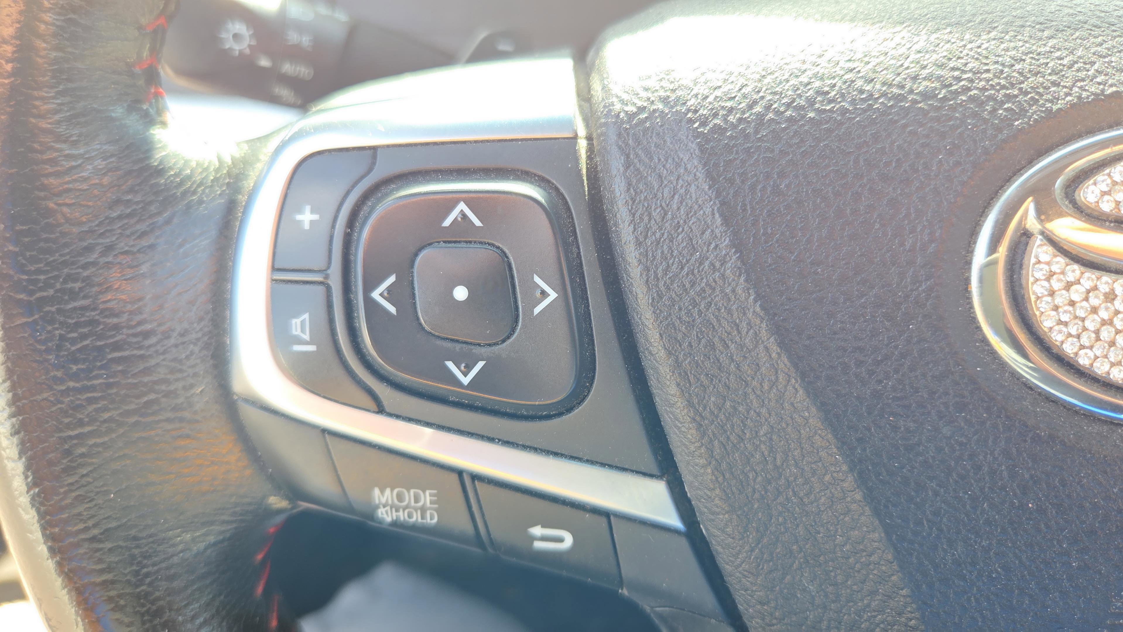 Used 2015 Toyota Camry SE w/ Moonroof Package FWD image 23