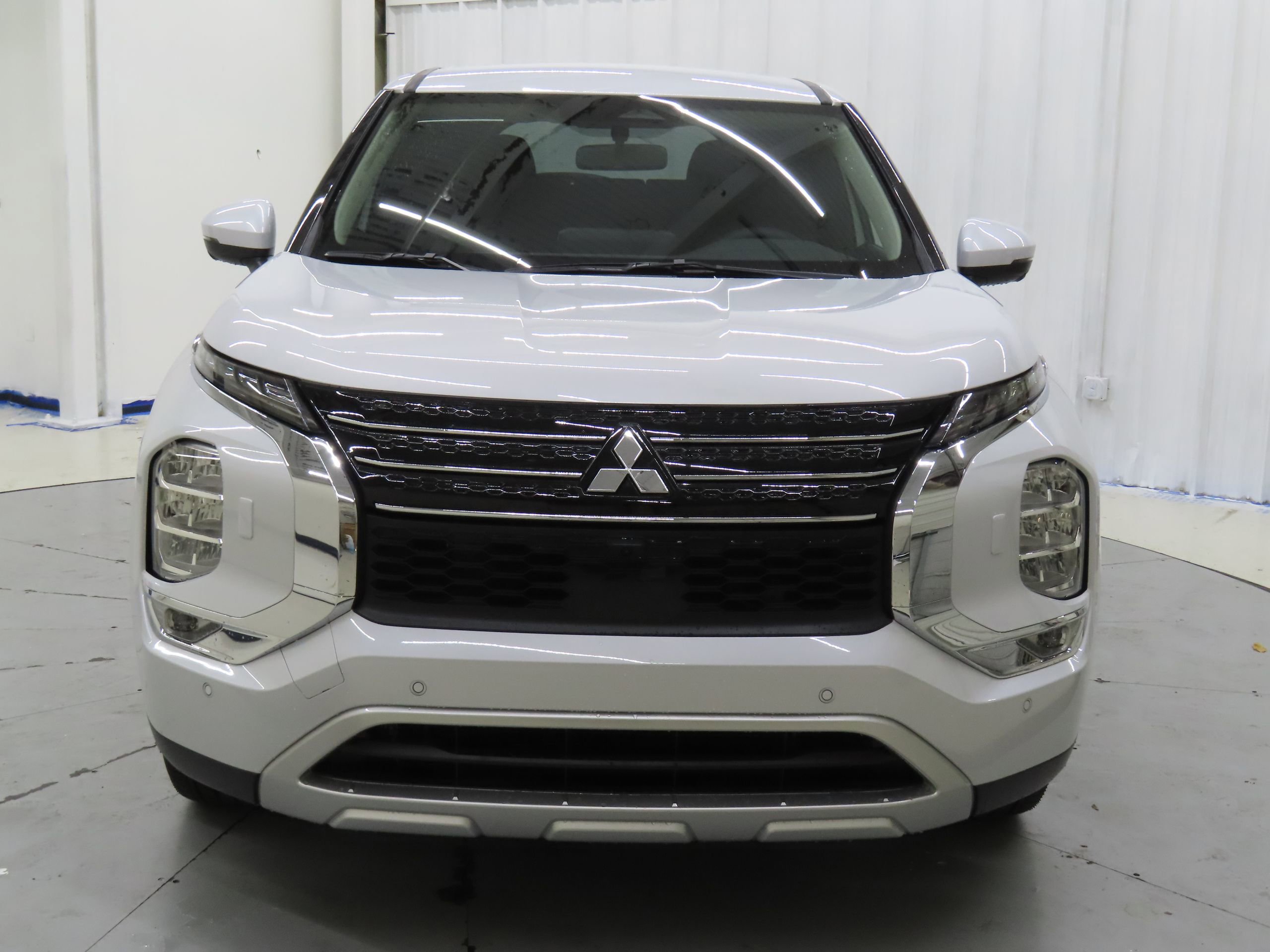 New 2025 Mitsubishi Outlander SE image 8