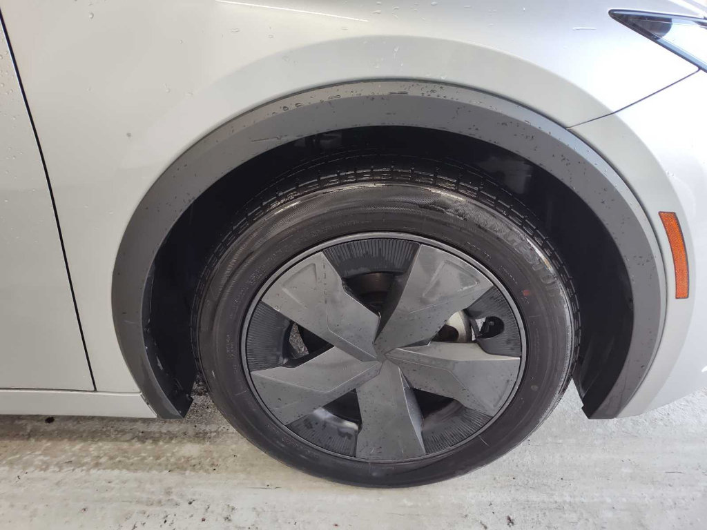 Used 2025 Toyota Prius LE FWD image 6