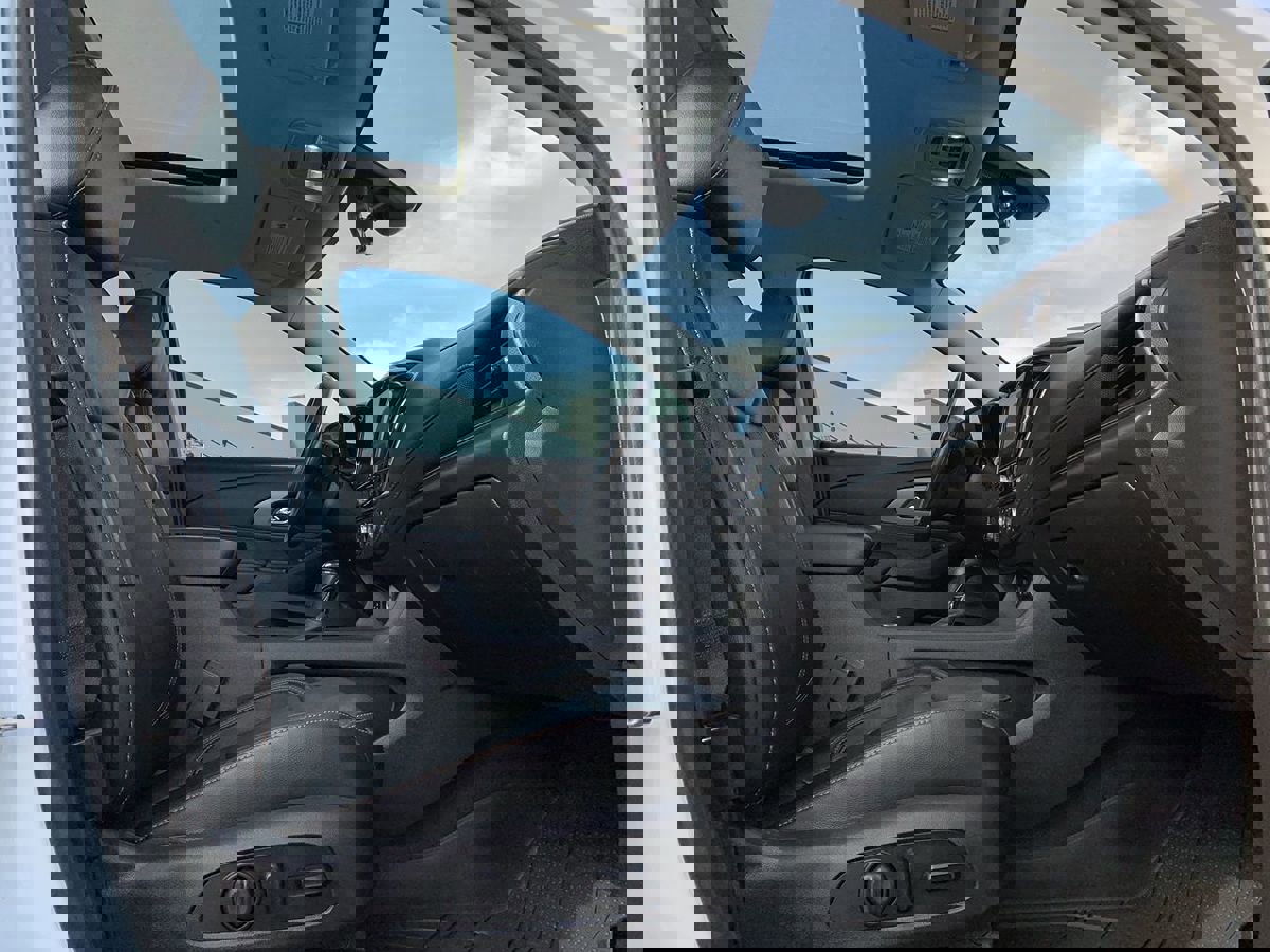 Used 2020 Chevrolet Traverse Premier AWD/4WD image 37