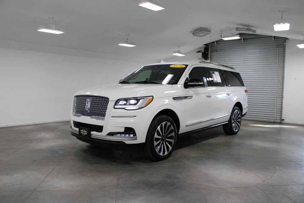 Used 2024 Lincoln Navigator L Reserve AWD/4WD image 4