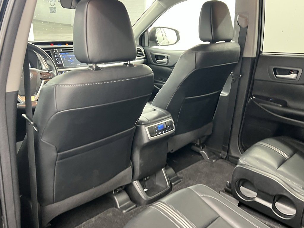 Used 2018 Toyota Highlander SE image 9