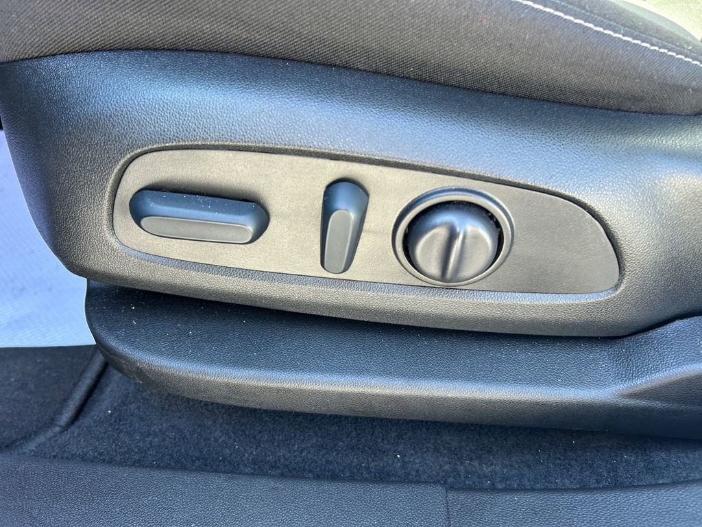 Used 2025 Chevrolet Blazer LT image 13