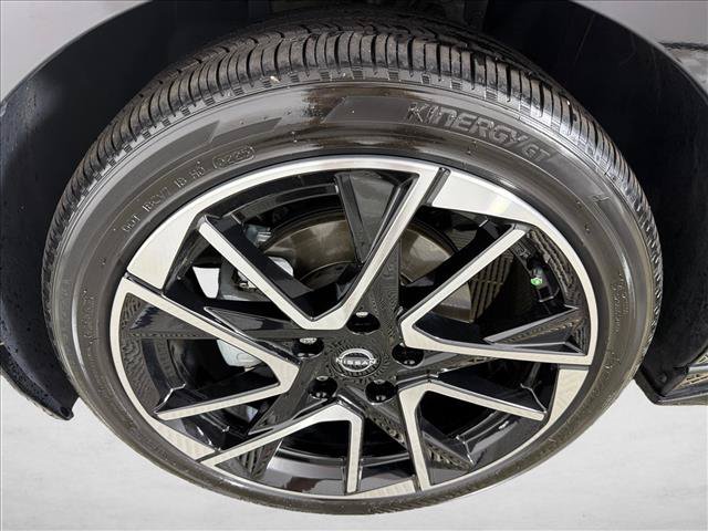 Used 2025 Nissan Sentra SR FWD image 11