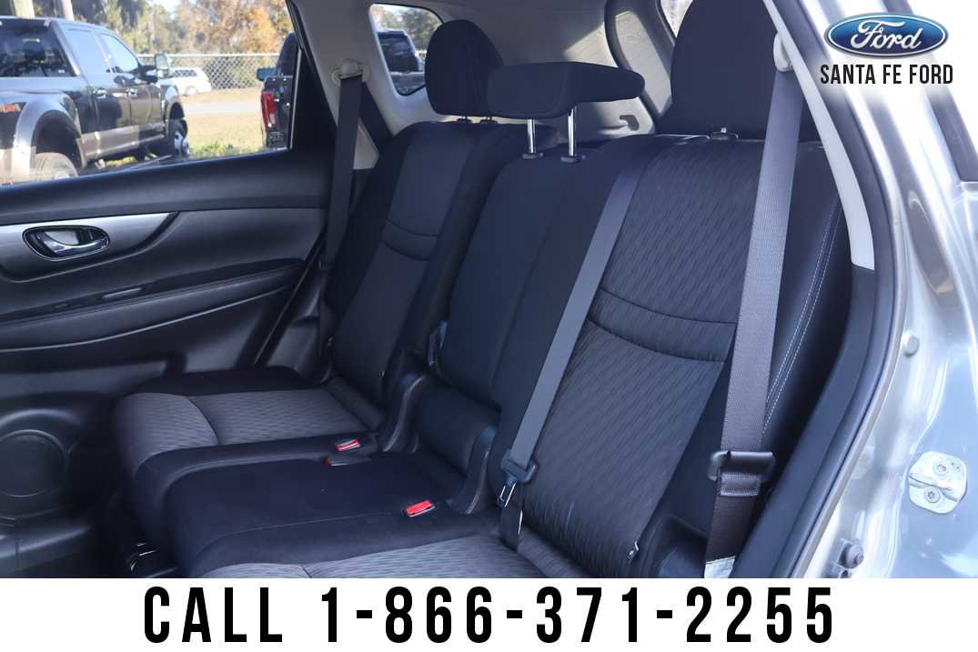 Used 2017 Nissan Rogue SV image 16