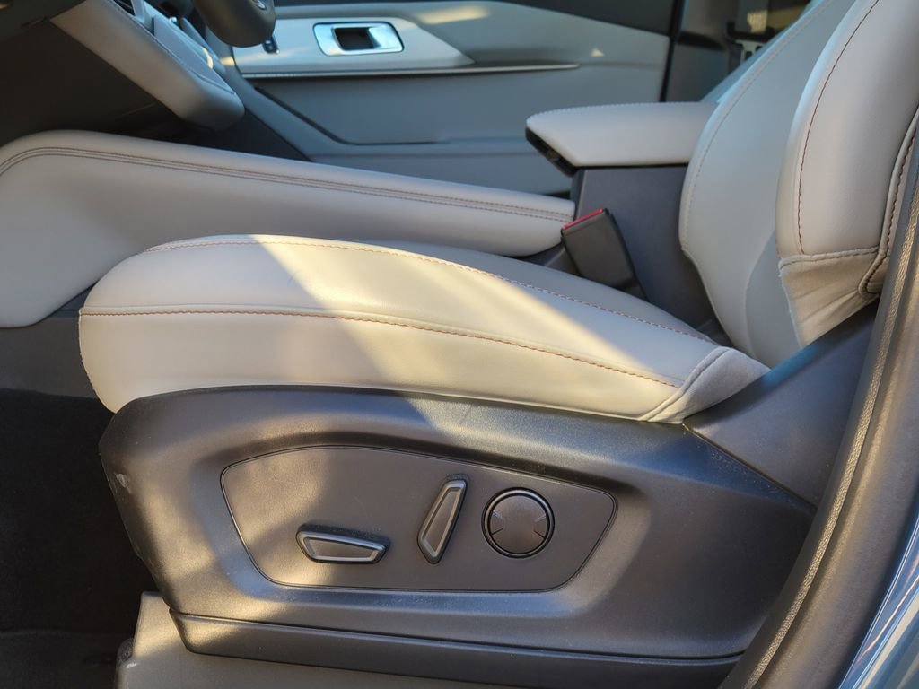 Certified 2025 Ford Explorer Active w/ Active Comfort Package image 24
