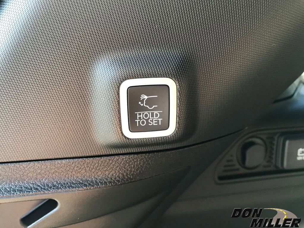 New 2025 Jeep Grand Cherokee Laredo image 29