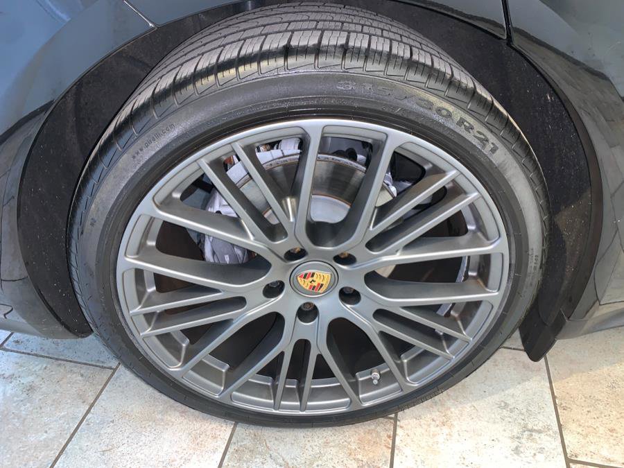 Used 2023 Porsche Panamera 4 Platinum Edition w/ Assistance Package image 10