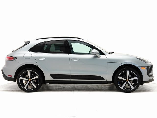 Certified 2025 Porsche Macan AWD/4WD image 31