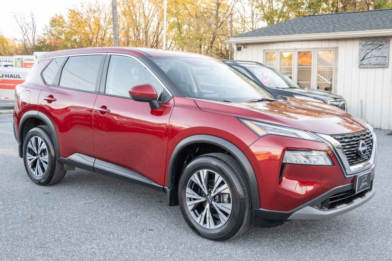 Used 2023 Nissan Rogue SV image 3