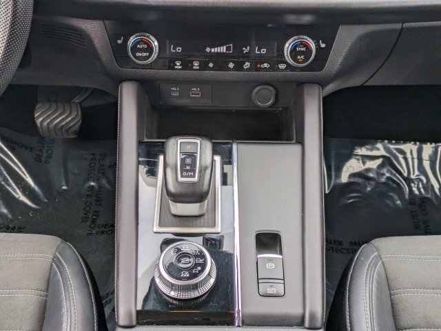 Used 2023 Mitsubishi Outlander SE AWD/4WD image 19