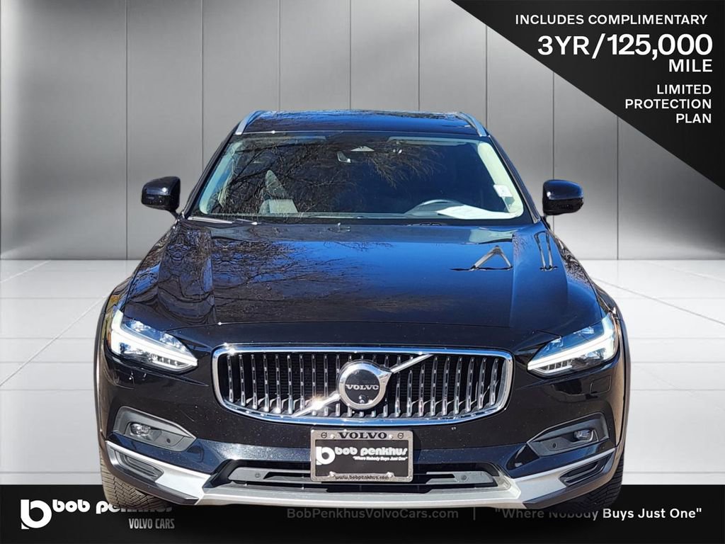Used 2024 Volvo V90 B6 Cross Country Plus w/ Climate Package image 22