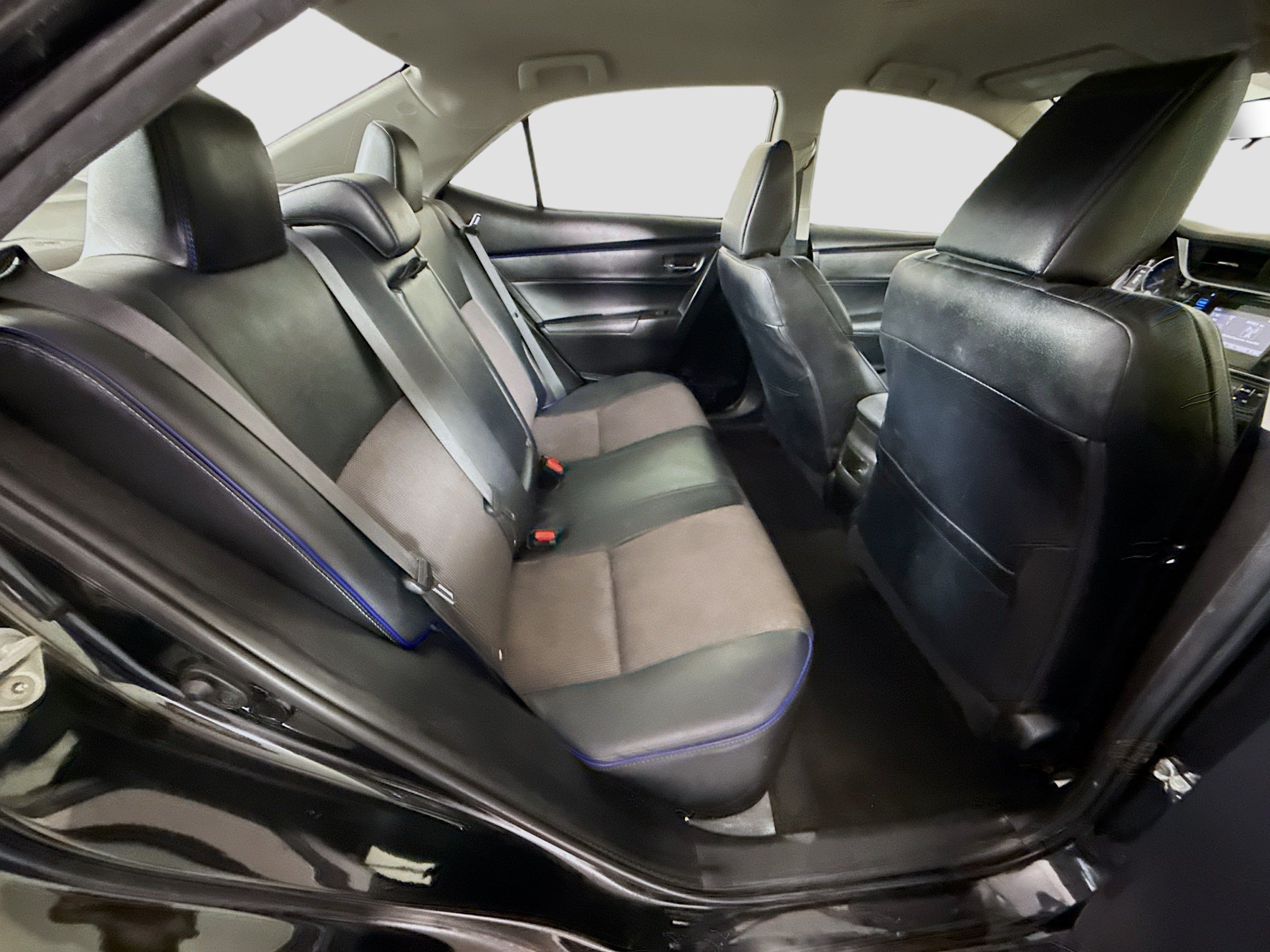Used 2018 Toyota Corolla SE FWD image 26