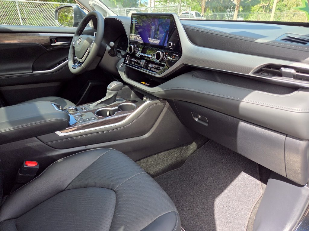 Certified 2026 Toyota Highlander Platinum AWD/4WD image 13