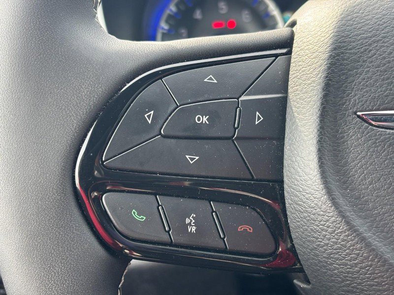 Used 2025 Chrysler Pacifica Limited image 18