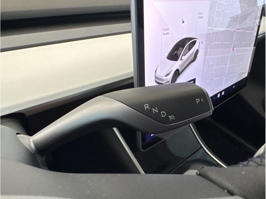Used 2021 Tesla Model Y Long Range image 16