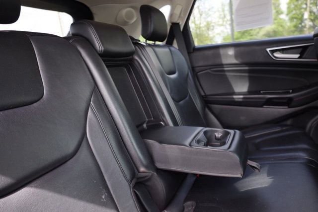 Used 2020 Ford Edge Titanium image 32