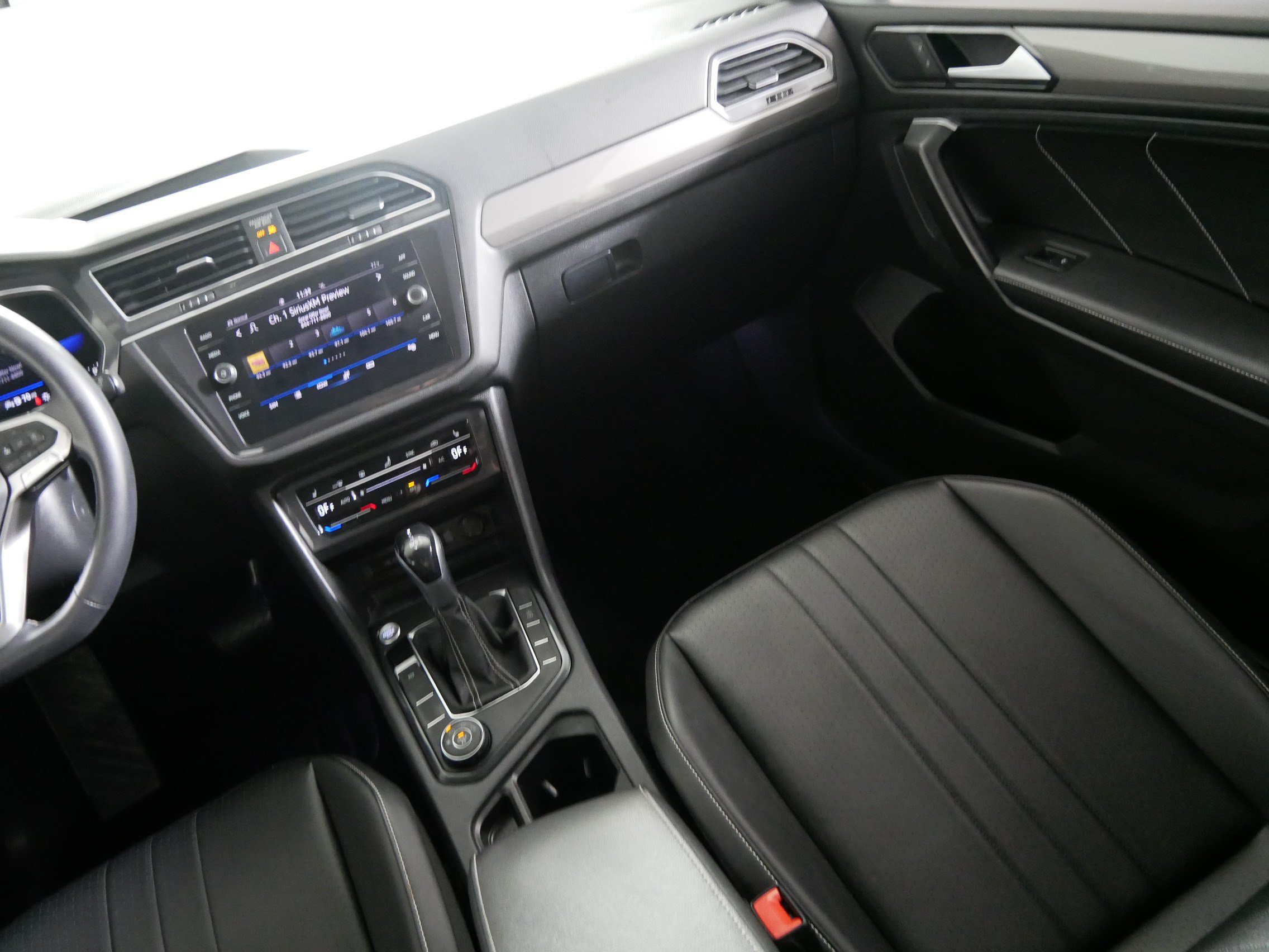 Used 2022 Volkswagen Tiguan SE AWD/4WD image 11