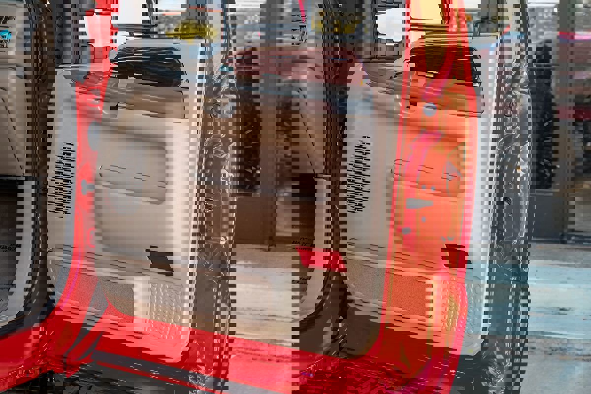 Used 2004 Ford Excursion Eddie Bauer image 36