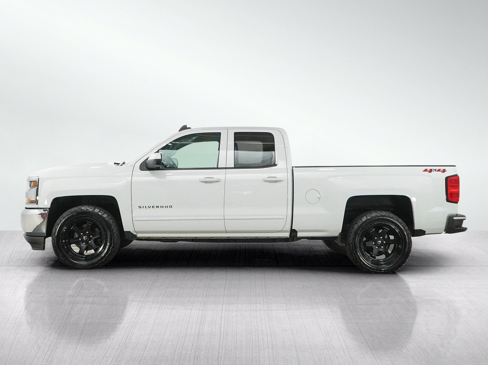 Used 2019 Chevrolet Silverado 1500 LT AWD/4WD image 2