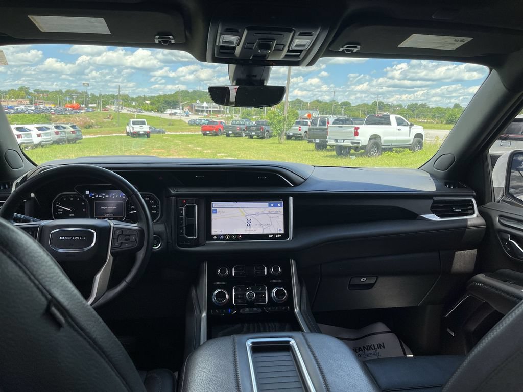 Used 2021 GMC Yukon Denali w/ Denali Premium Package AWD/4WD image 10