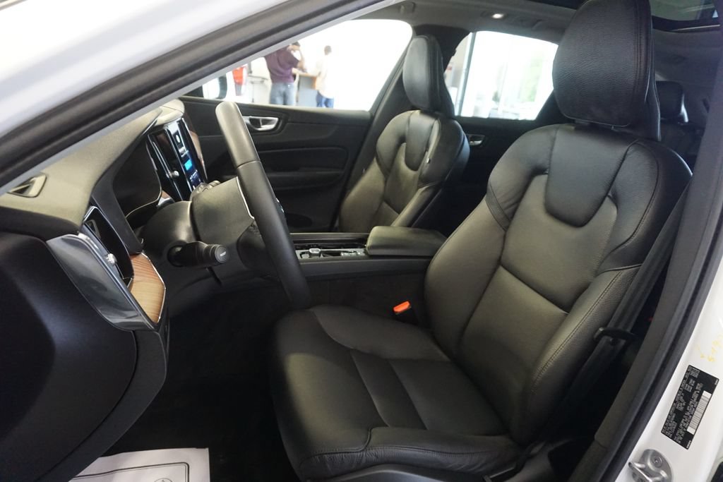Used 2024 Volvo XC60 B5 Plus AWD/4WD image 20