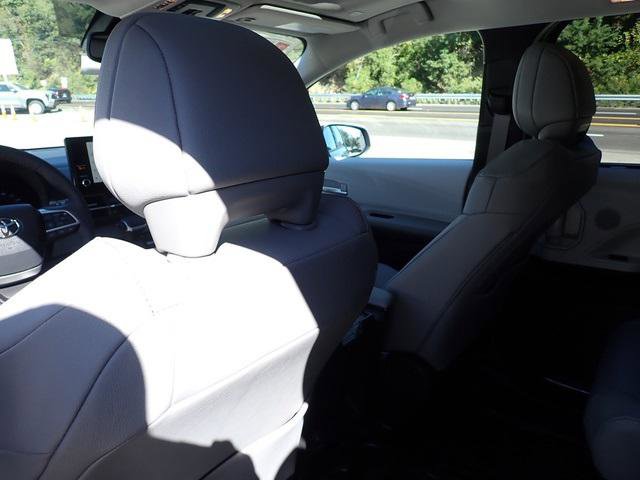Certified 2025 Toyota Sienna XLE image 16
