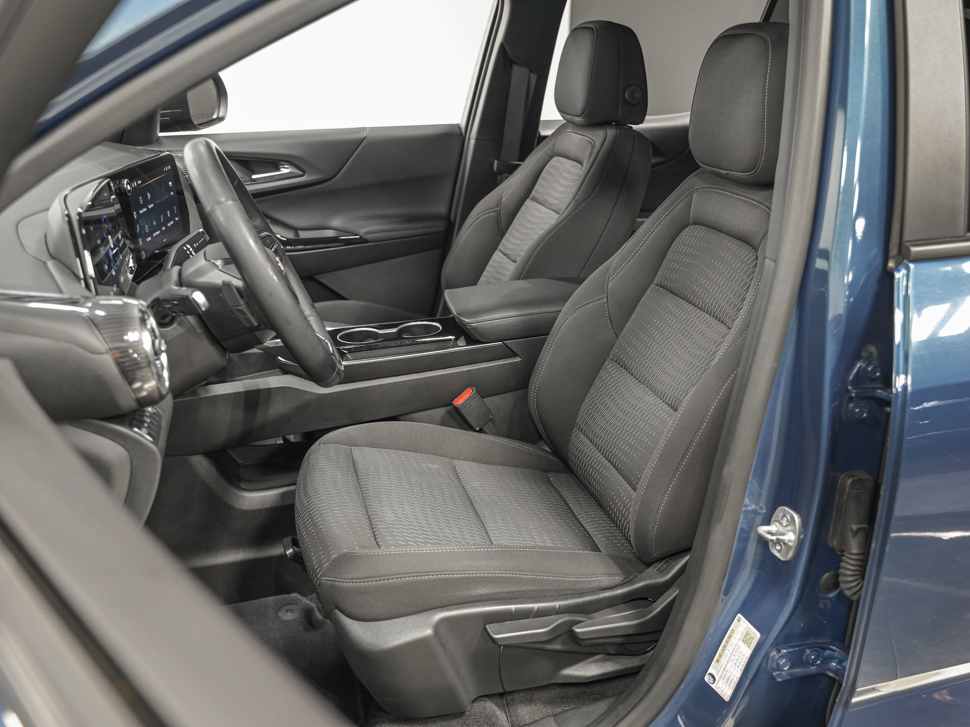 Used 2025 Chevrolet Equinox LT AWD/4WD image 15