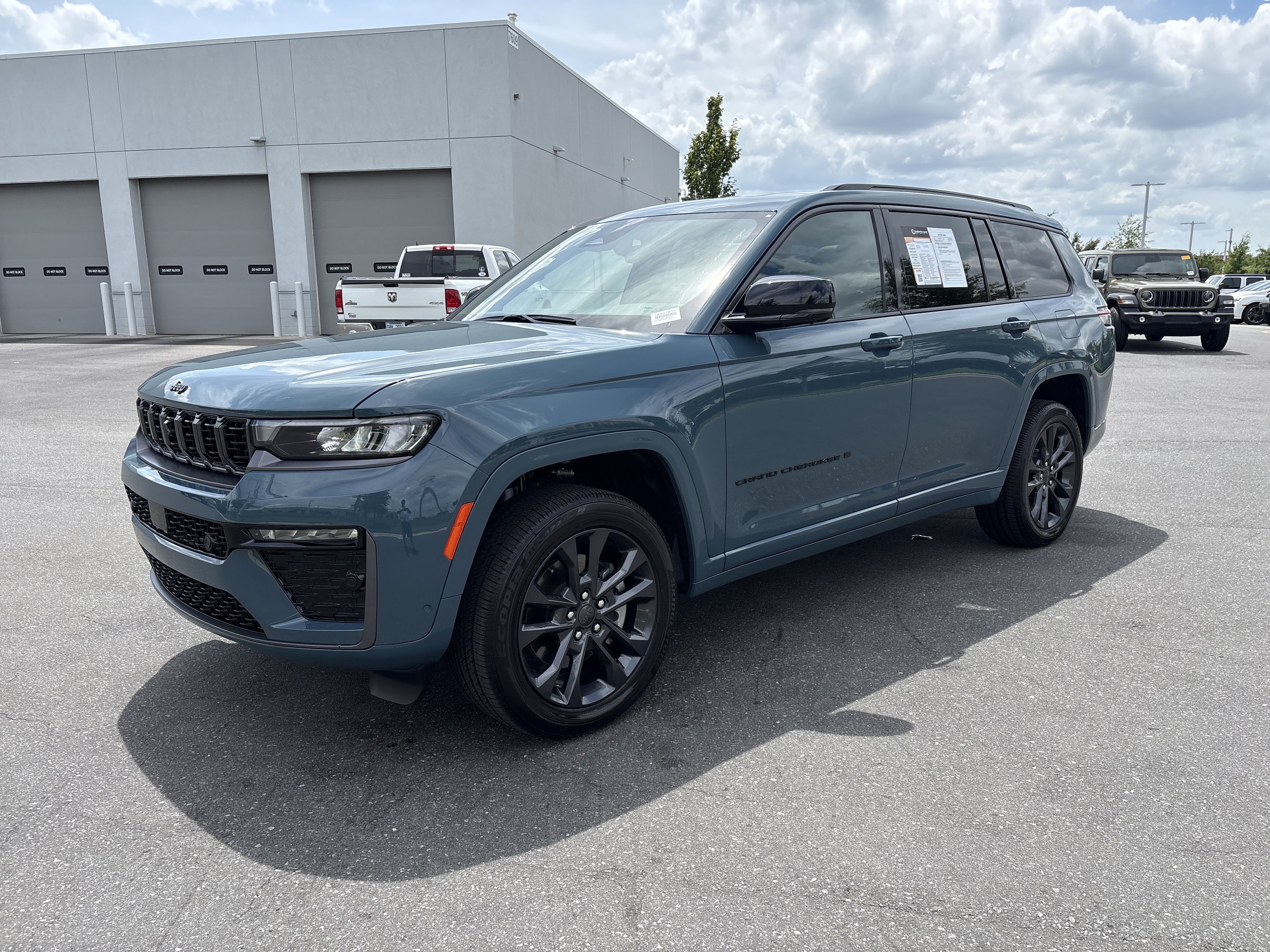 Used 2026 Jeep Grand Cherokee L Limited AWD/4WD image 5