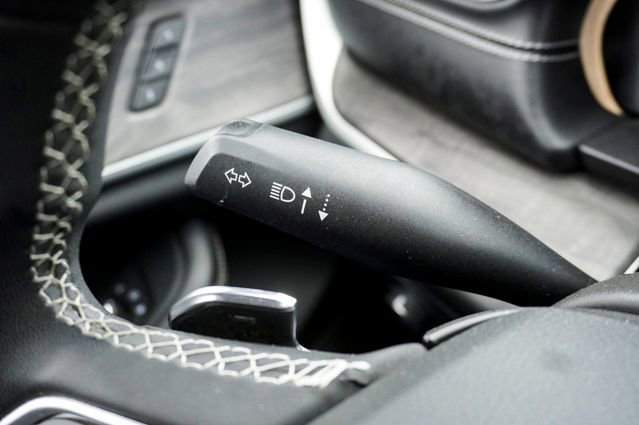 Used 2023 Jeep Grand Cherokee Limited w/ Luxury Tech Group II image 26