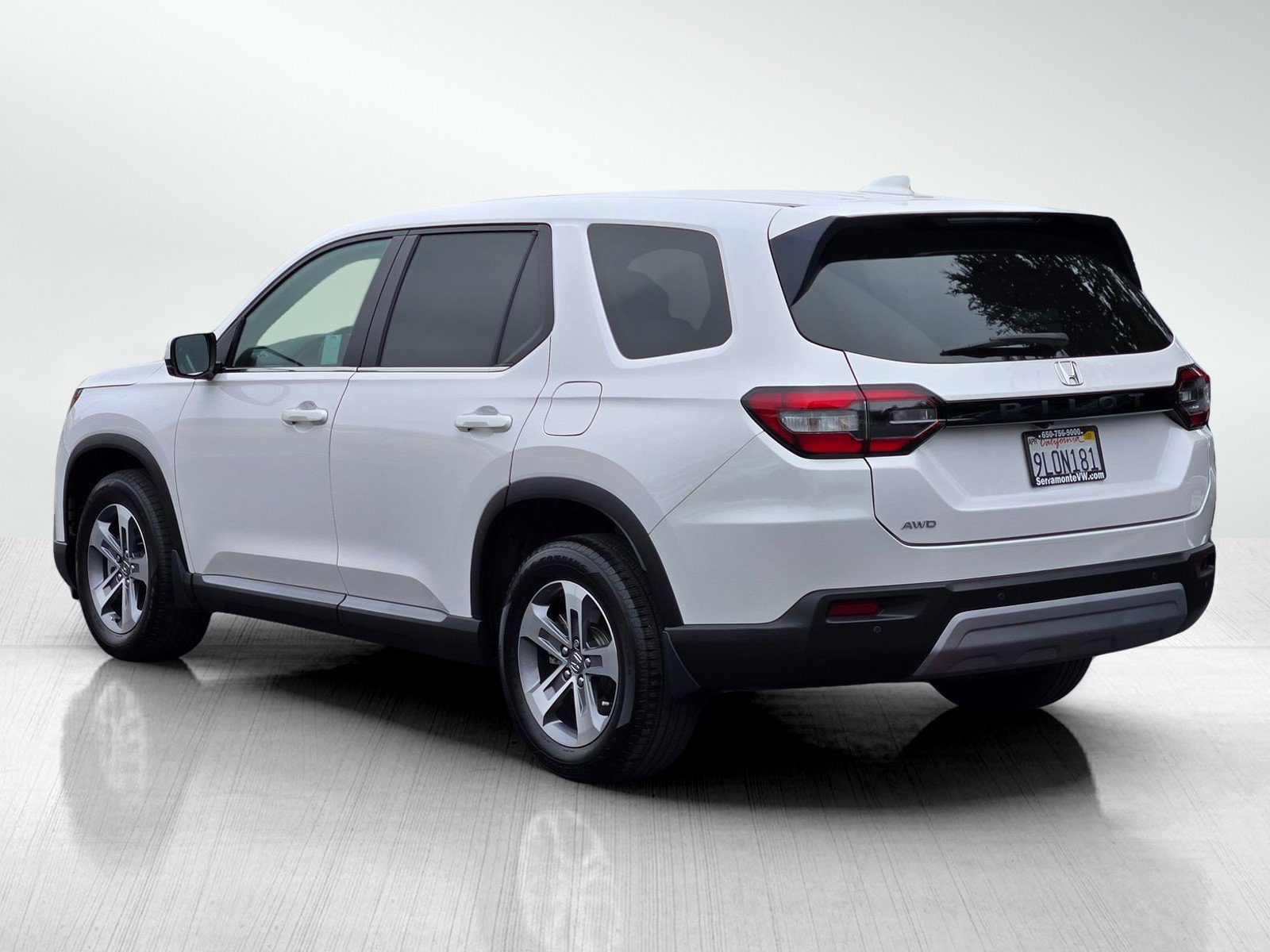 Used 2024 Honda Pilot EX-L image 6