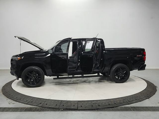 Used 2025 Chevrolet Colorado Z71 w/ Technology Package AWD/4WD image 12