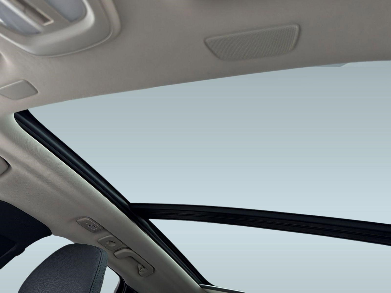 Certified 2025 Volvo XC60 B5 Plus image 16