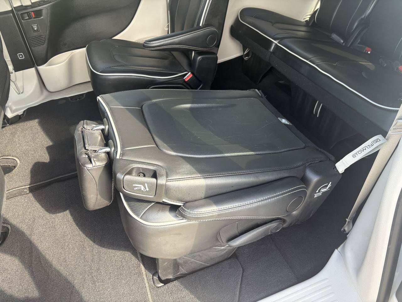 Used 2024 Chrysler Pacifica Limited FWD image 33