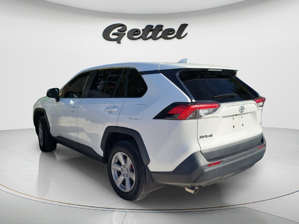 Used 2024 Toyota RAV4 LE FWD image 4
