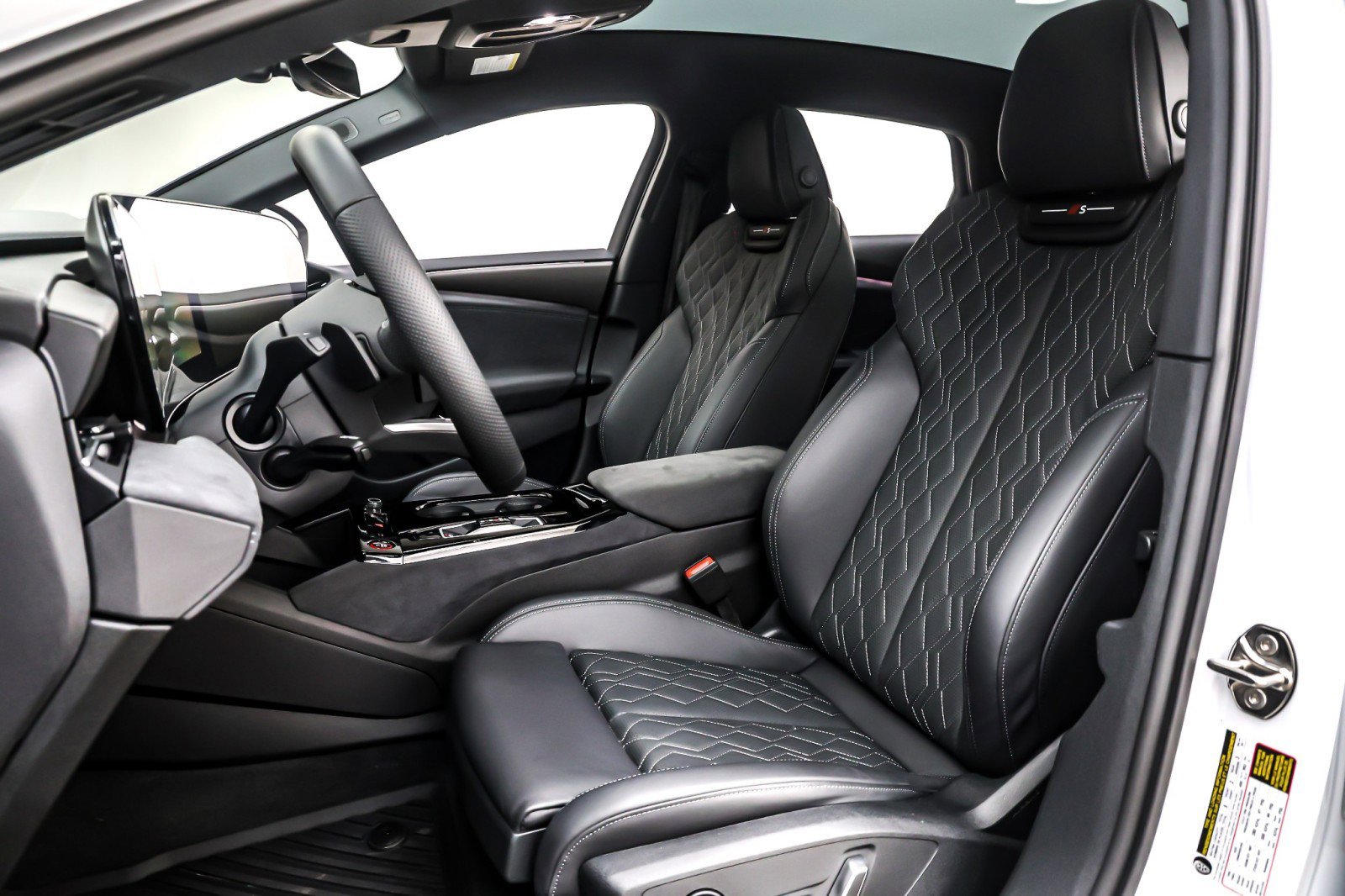 Used 2025 Audi S6 e-tron Premium Plus w/ Premium Plus image 18
