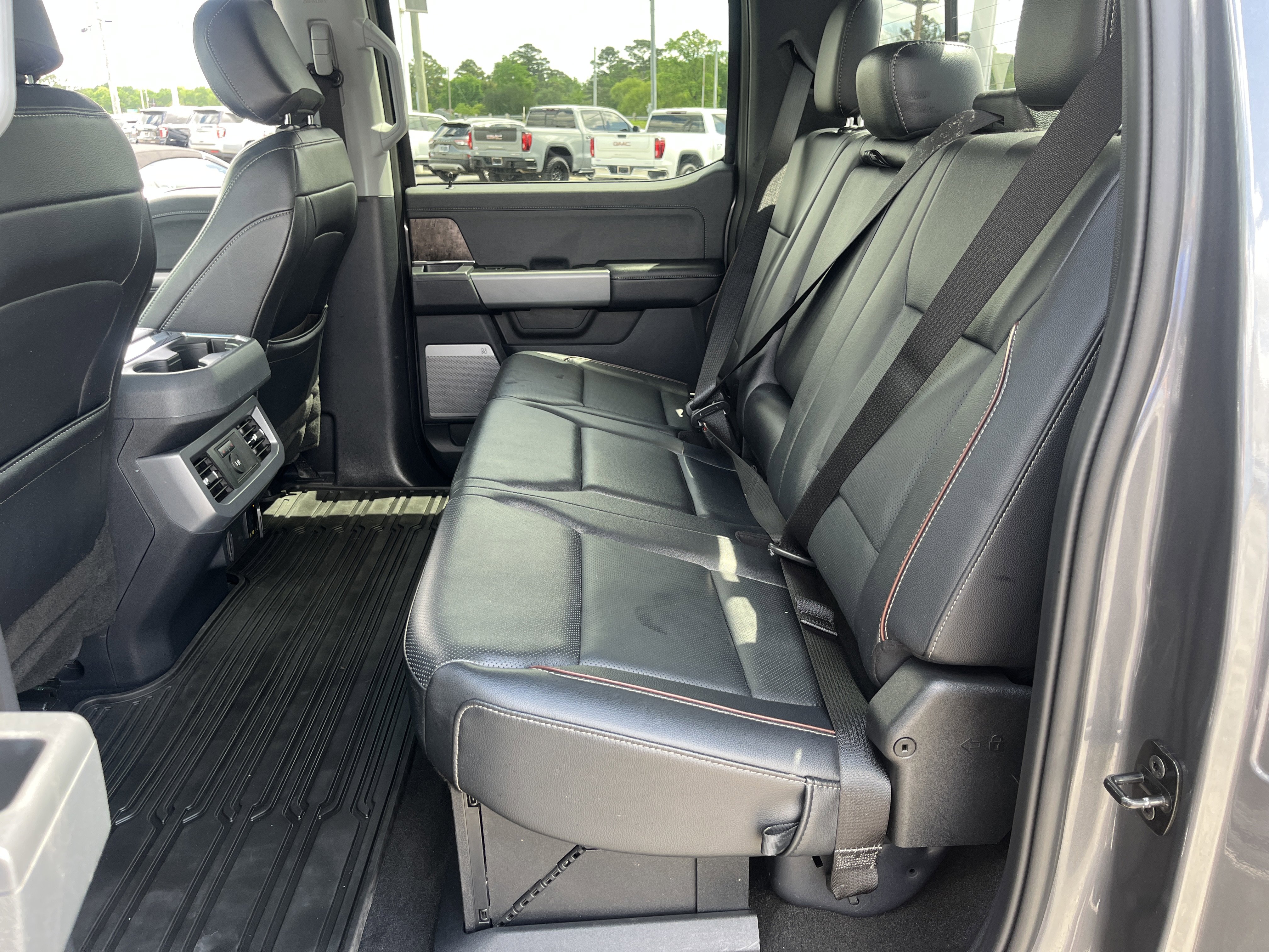 Used 2024 Ford F350 Lariat w/ Lariat Ultimate Package image 38
