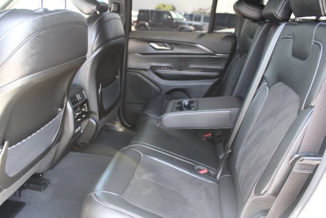 Used 2023 Jeep Grand Cherokee Altitude AWD/4WD image 37