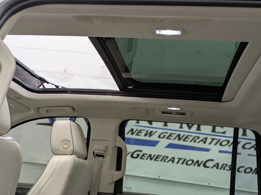 Used 2022 GMC Yukon XL Denali AWD/4WD image 6