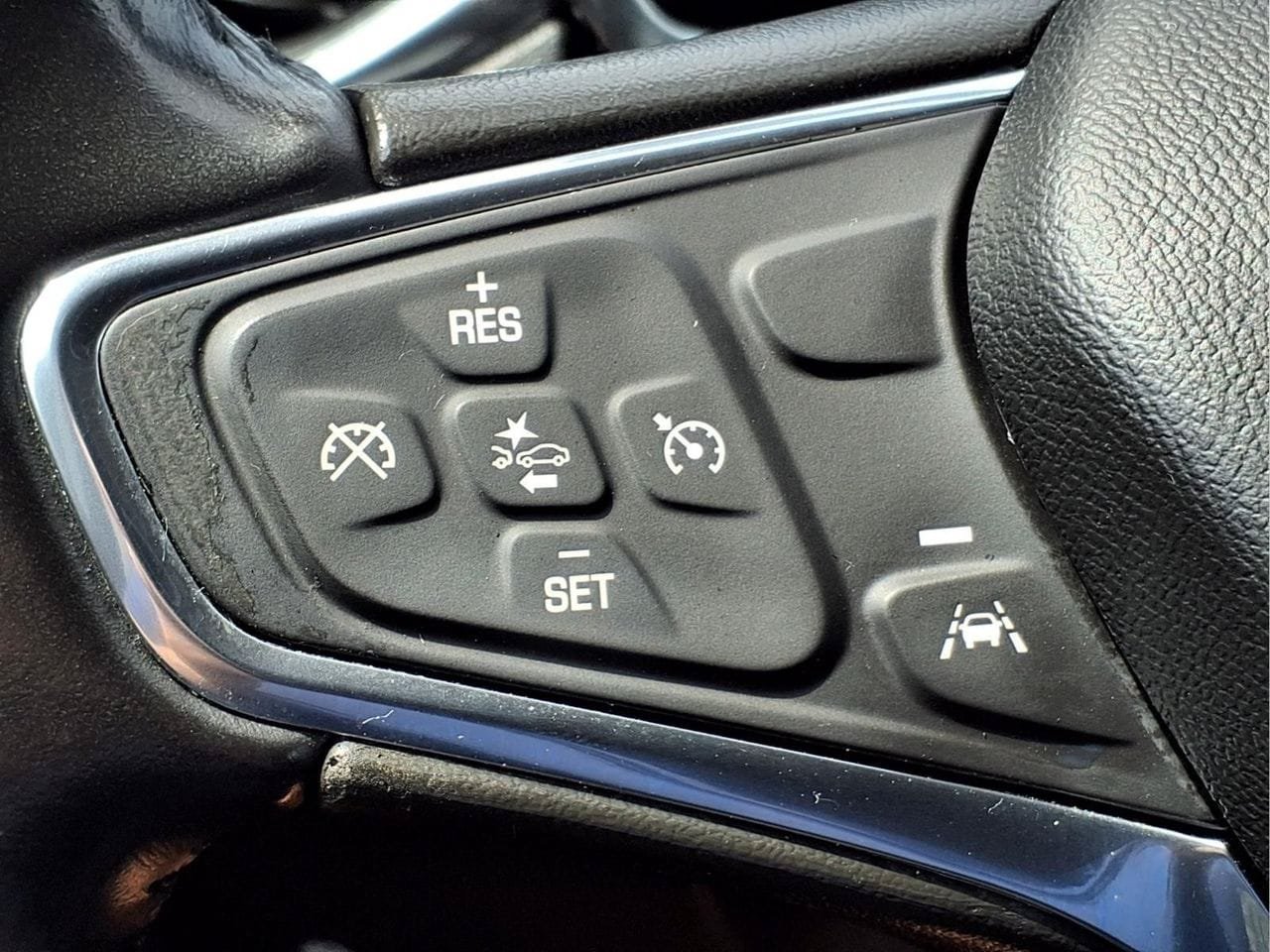 Used 2021 Chevrolet Equinox LT AWD/4WD image 23