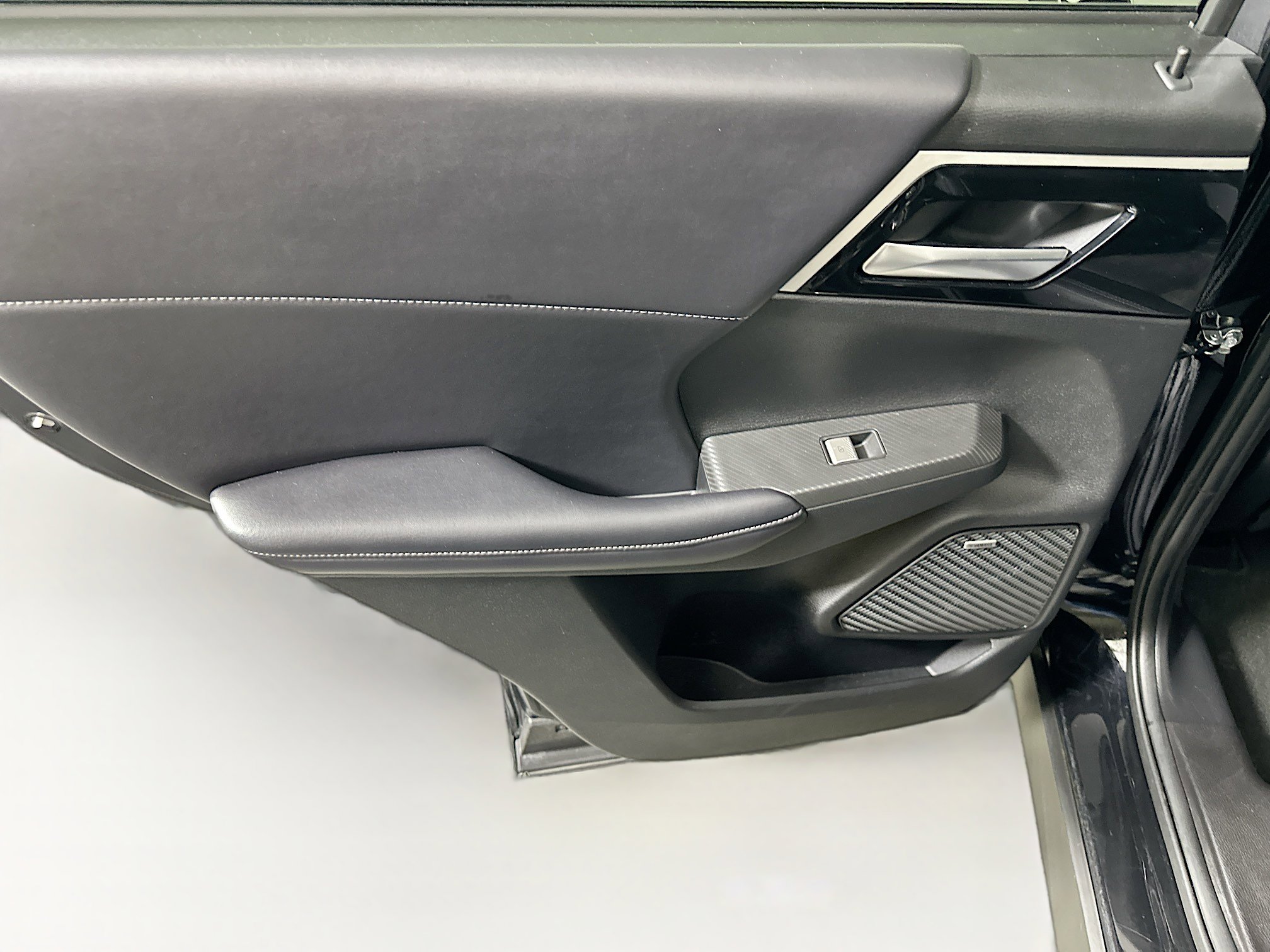 Used 2025 Mitsubishi Outlander SE image 25