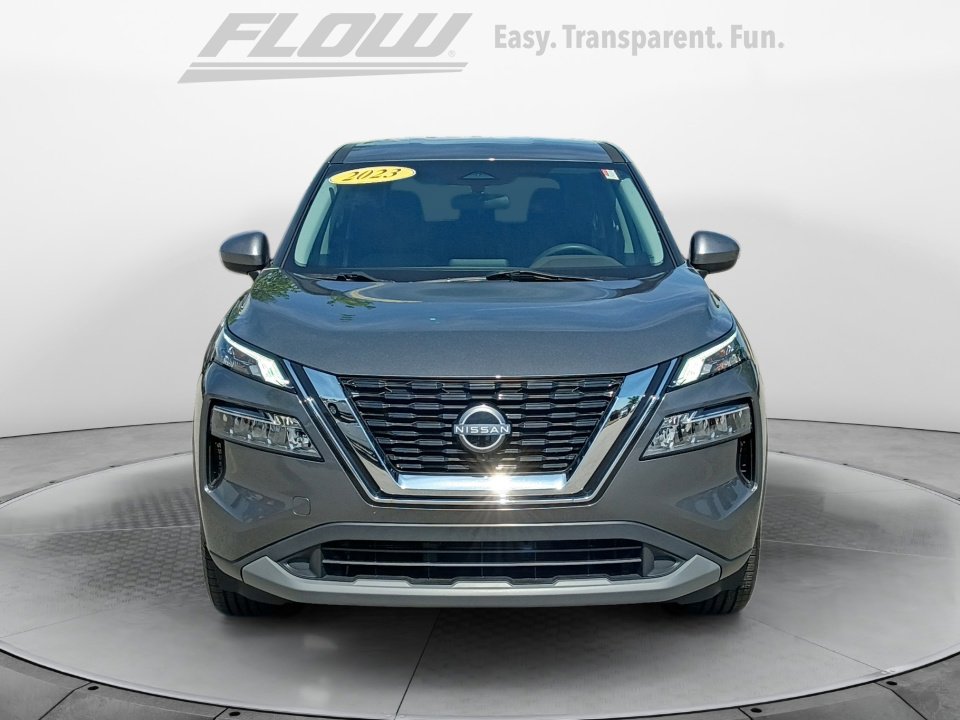 Used 2023 Nissan Rogue SV image 3