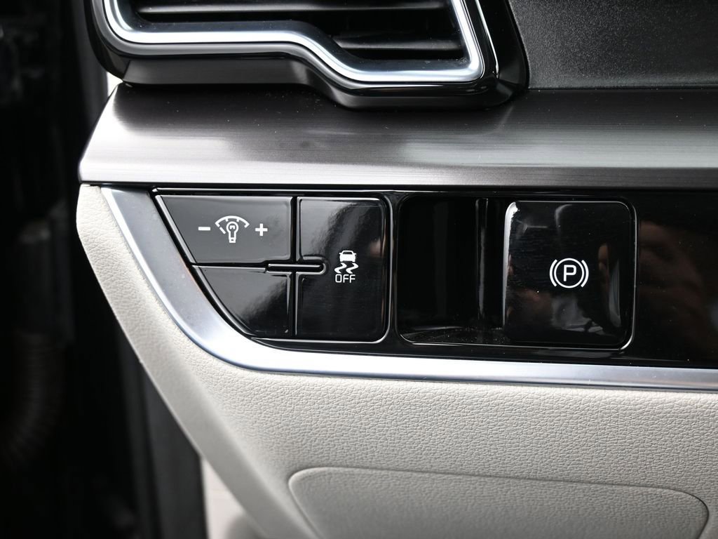 Used 2024 Kia Sportage EX image 32