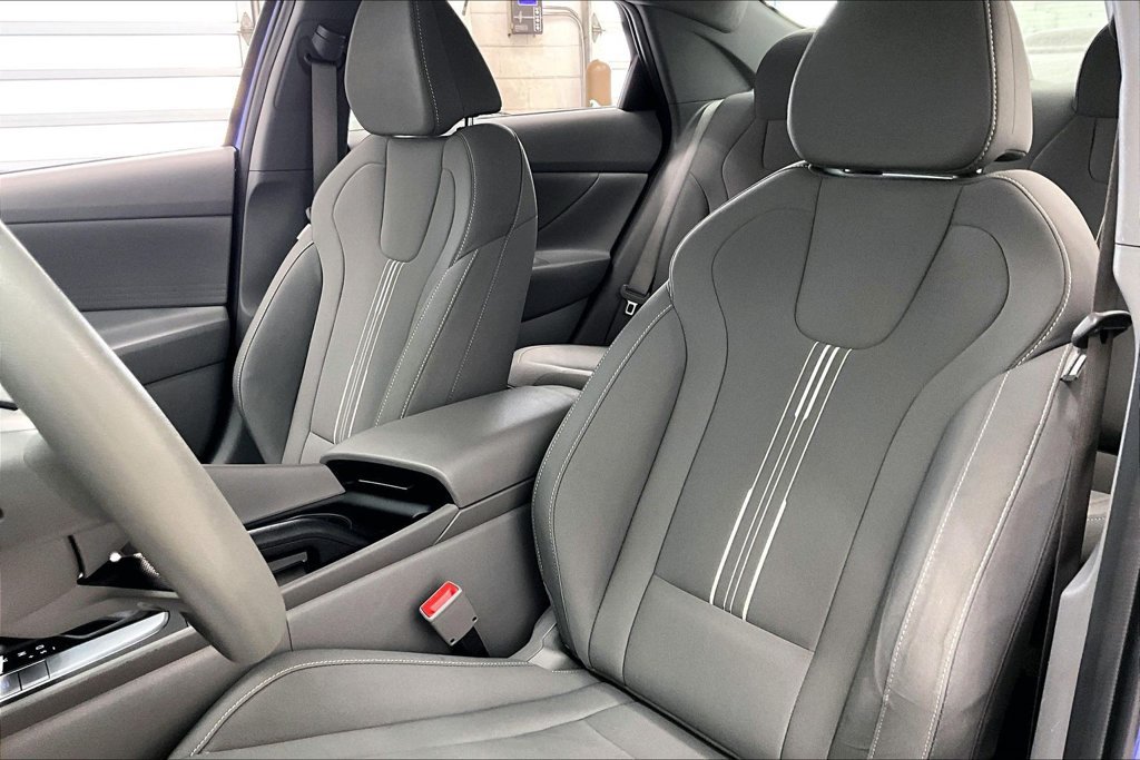 Certified 2023 Hyundai Elantra SEL w/ Preferred Accessory Package FWD image 26