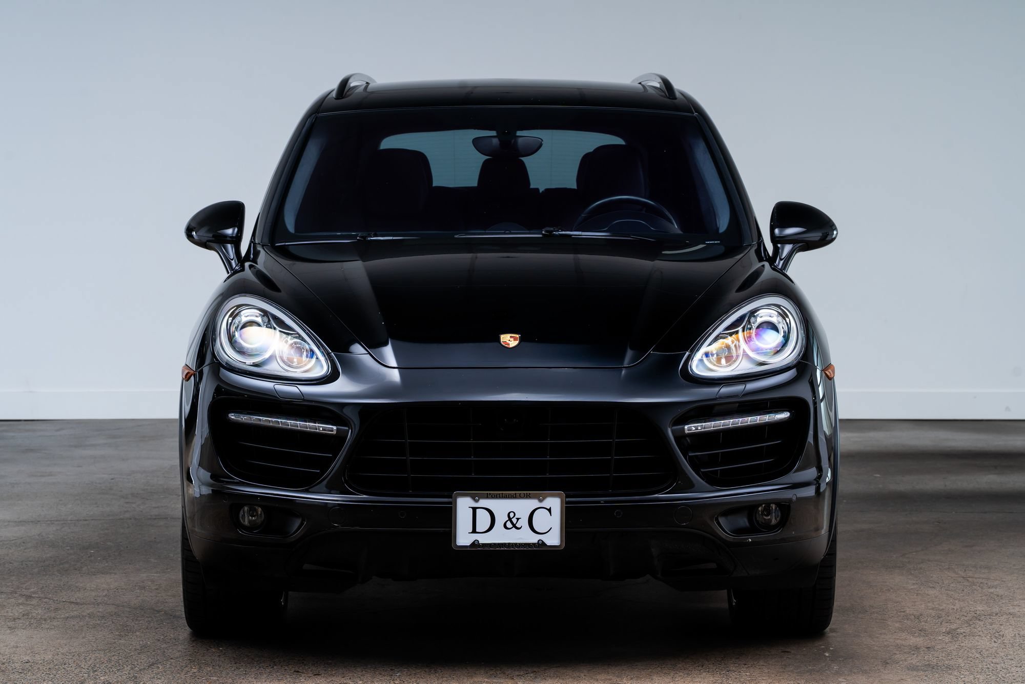Used 2014 Porsche Cayenne Turbo w/ Comfort Plus Package (PU4) AWD/4WD image 2