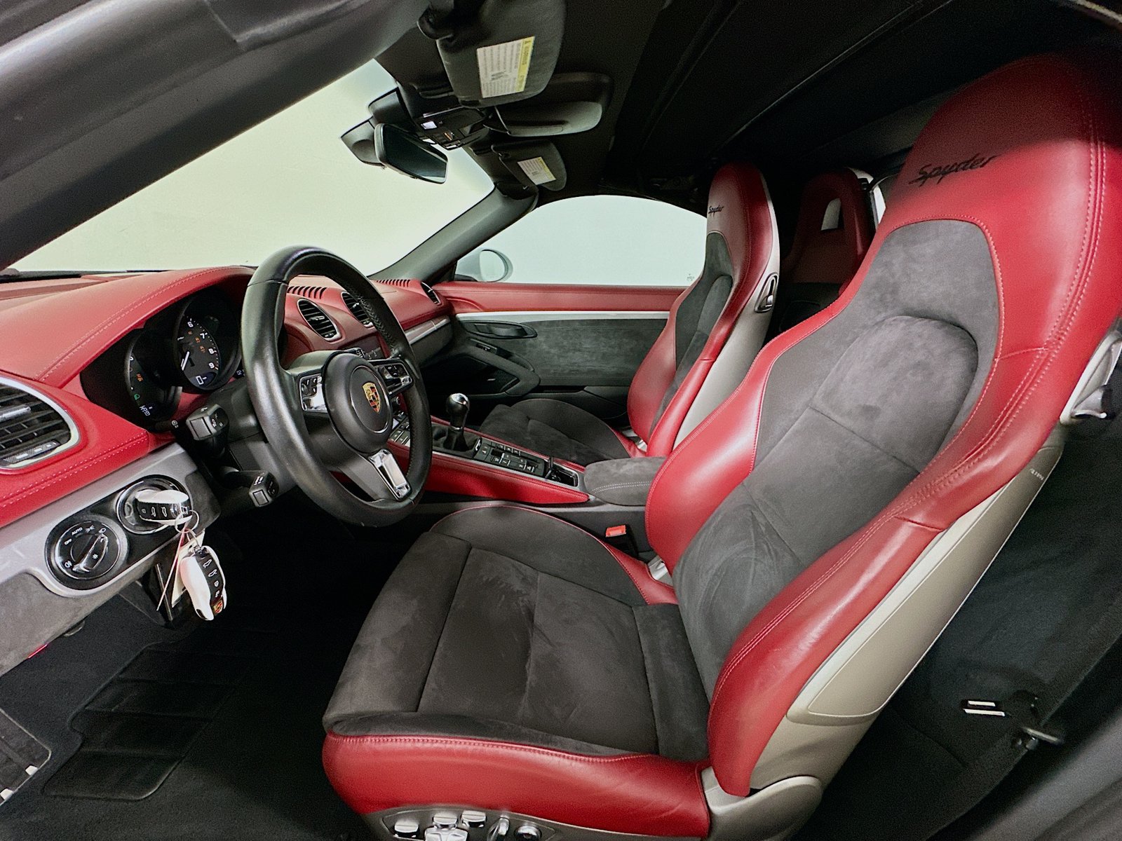 Certified 2020 Porsche 718 Boxster Spyder RWD image 32